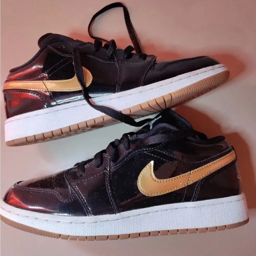Air Jordan 1 Retro Low OG Metallic Gold Black Nike dunk yeezy